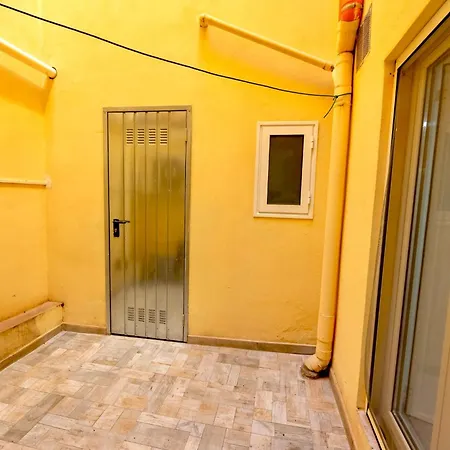 Comfortable Flat In The Center Appartamento *
